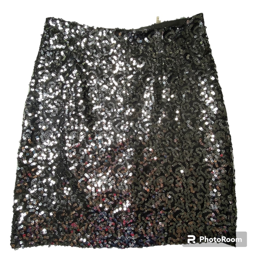 Tahari Skirt Sequins Size 8 Black lining with siliver toned sequins